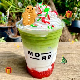 สตอเบอร์รี่ชาเขียวคริสต์มาสวิปครีม