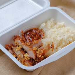 ข้าวคอหมูทอดกระเทียม