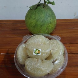 ส้มโอขาวน้ำผึ้ง จากบ้านสวน รสชาติอร่อย. กล่องใหญ่ 500 กรัม