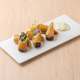 ปอเปี๊ยะผักโขมครีมชีส