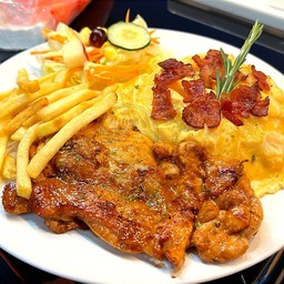 อิ่มคุ้ม (สเต็กไก่สไปซี่&ข้าวไข่ข้นเบค่อน)