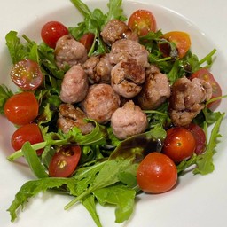 สลัดร็อคเก็ต กับ ไส้กรอกอิตาเลียน