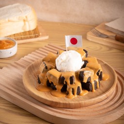 โทสต์โชคุงปัง ชาโคล รสสังขยาไข่เค็ม ไอศครีมกะทิ