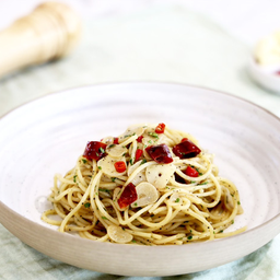 SPAGHETTI AGLIO OLIO