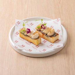 ครีมเห็ดทรัฟเฟิลหอยเชลล์บนขนมปัง