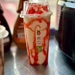 พร้าวนมสดสตอเบอรี่