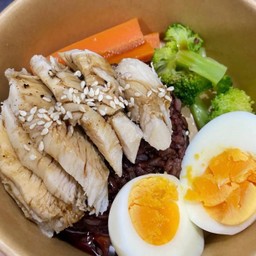 ข้าวอกไก่ราดซอสญี่ปุ่น