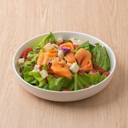 สลัดซีซาร์แซลมอนรมควัน