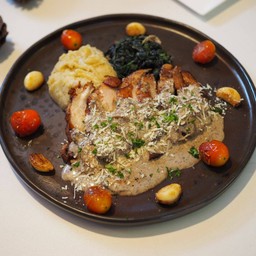 สเต็กไก่ซอสครีมเห็ดทรัฟเฟิล