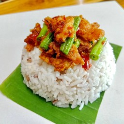 ผัดพริกแกง ราดข้าวเจ