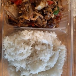 ข้าวกระเพราเป็ดย่าง