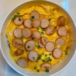 ข้าวไข่ข้นไส้กรอก