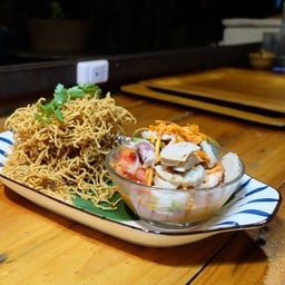 ตำหมี่กรอบทรงเครื่อง