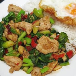 ข้าวหน้าผัดคะน้าไก่ไข่ดาว
