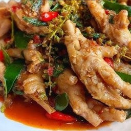 ข้าวกระเพราตีนไก่