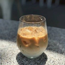 Iced cafe latte