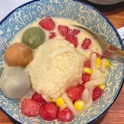 บัวลอย น้ำเต้าหู้ ทับทิมกรอบ