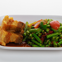 ตำถั่วหมูกรอบ/Long Bean SomTam with Crispy Pork Belly