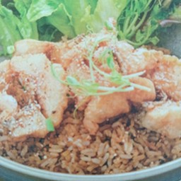 ข้าวกระเทียมปลากระพงซองมะขาม