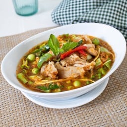 แกงป่าไก่ (กับข้าว)