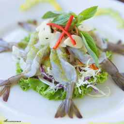 กุ้งแช่น้ำปลา (Shrimp soaked in fish sauce)