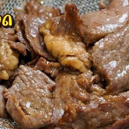 ข้าวเนื้อทอด + กะเพราไก่