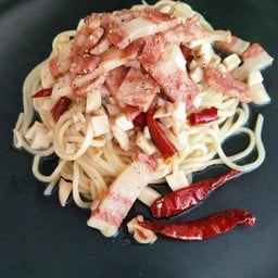 ราเมงผัดพริกแห้งเบคอน