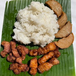 ข้าวเหนียวสามชั้นทอด+หมูยอ+หมูทอด