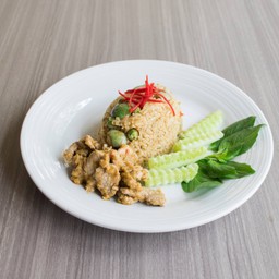 ข้าวผัดแกงขียวหวานหมู