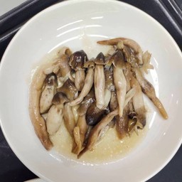 เห็ดโคนผัดน้ำมันหอย