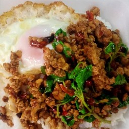 กะเพราะหมูสับ
