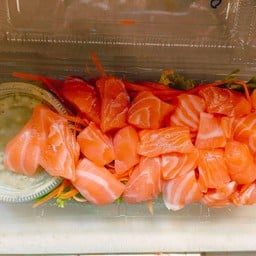 แซลมอนหั่นเต๋า