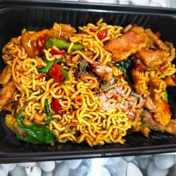 ผัดมาม่าขี้เมาหมู