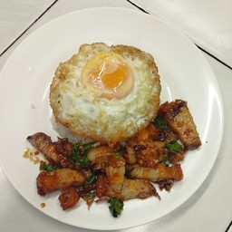 ข้าวกะเพราหมูกรอบไข่ดาว