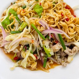 ยำมาม่าหมูสับ