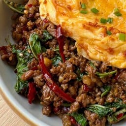 ข้าวกะเพราให้มันจบ ทับมา