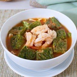 แกงส้มชะอมชุปไข่ใส่กุ้ง(กับข้าว)