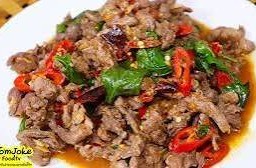 ข้าวเนื้อผัดโหระพา + เสือร้องไห้