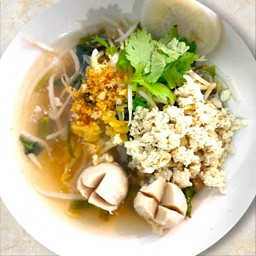 ก๋วยเตี๋ยวลูกชิ้นจัมโบ้ไก่สับ