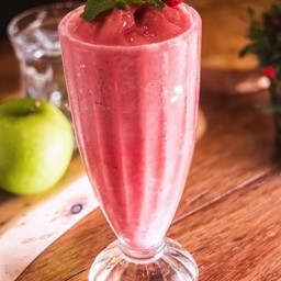 Bloody Strawberry Swirl (สตรอว์เบอร์รี่ปั่น)