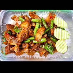ผัดพริกแกงถั่วฝักยาว