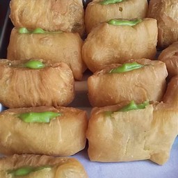 ปาโก๋ยัดใส้ สังขยาใบเตย