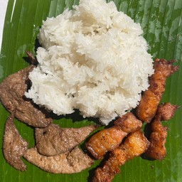 ข้าวเหนียวหมูสามชั้นทอด+ตับทอดกระเทียม