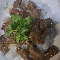 ข้าวหมูทอดกระเทียมพริกไทย