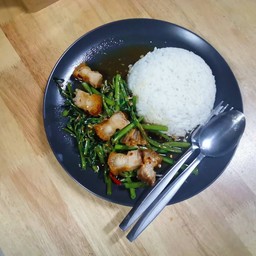ผักบุ้งหมูกรอบ