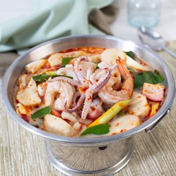 ต้มยำรวมมิตรทะเลน้ำข้น (กับข้าว)