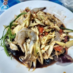 ตำมะม่วงกุ้งสด