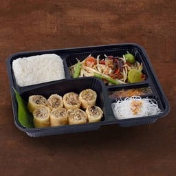 ยกกล่อง 2 (ปอเปี๊ยะทอด + ส้มตำ)