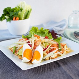 ส้มตำไทยไข่เค็ม