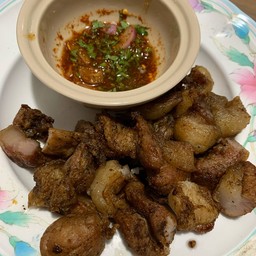 ข้าวหมูทอดน้ำจิ้มแจ่ว
